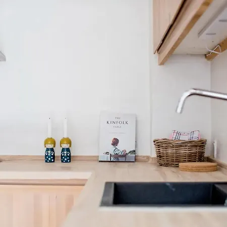 Appartement City With Cosy Backyard In Vibrant Area *