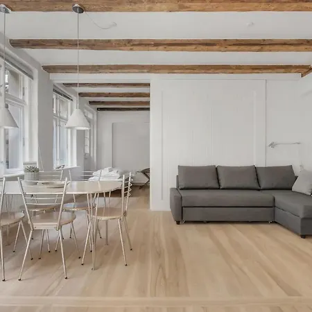 Apartment City With Cosy Backyard In Vibrant Area *